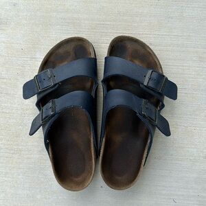 Very broken in (aka comfy af) leather navy blue Birkenstocks